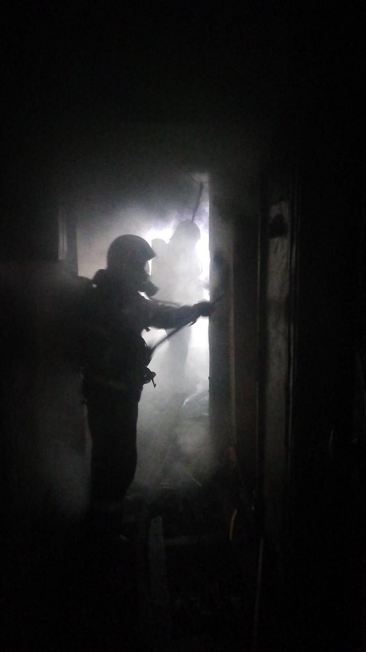 Фото Выгорело всё: в МЧС рассказали подробности смертельного пожара в Калининском районе 2